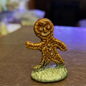 Red Rose Wade Whimsies: Gingerbread Man figurine from the Nursery Rhymes series
